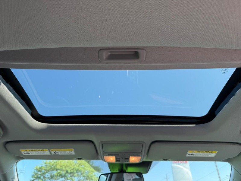 Honda CR-V Vehicle Image 12