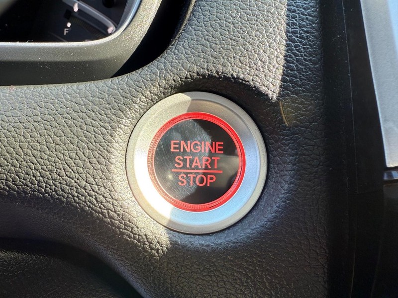 Honda CR-V Vehicle Image 17