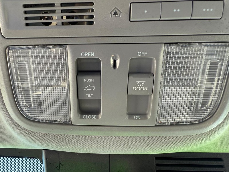 Honda CR-V Vehicle Image 24