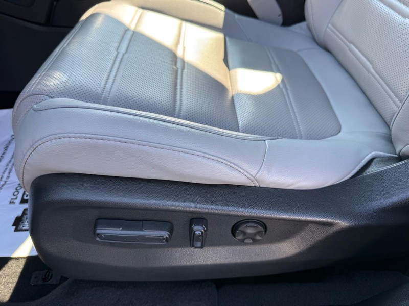 Honda CR-V Vehicle Image 28