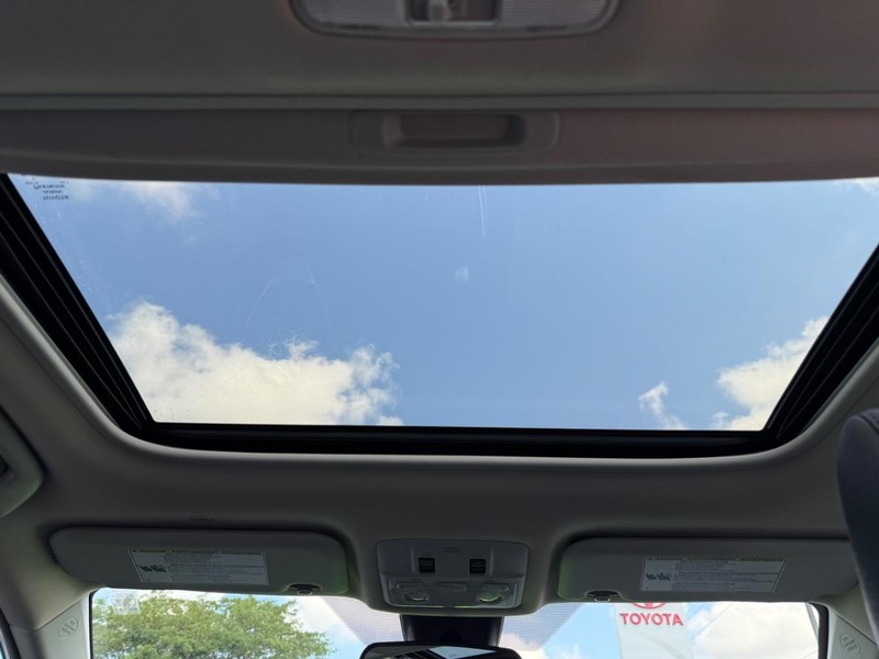 Toyota Corolla Vehicle Image 11
