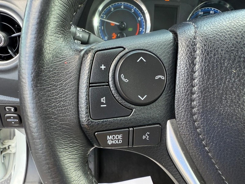Toyota Corolla Vehicle Image 14