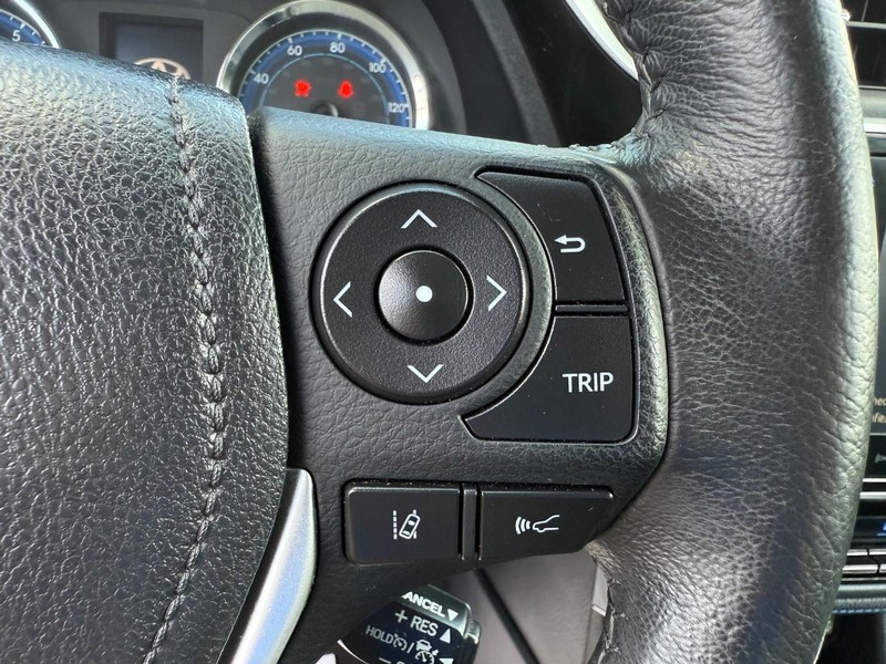 Toyota Corolla Vehicle Image 15