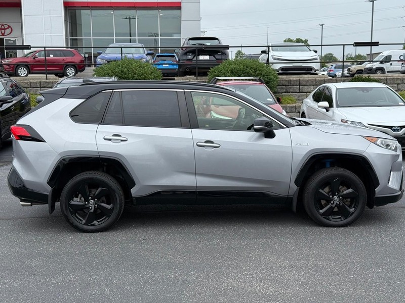Toyota RAV4 Hybrid Vehicle Image 02