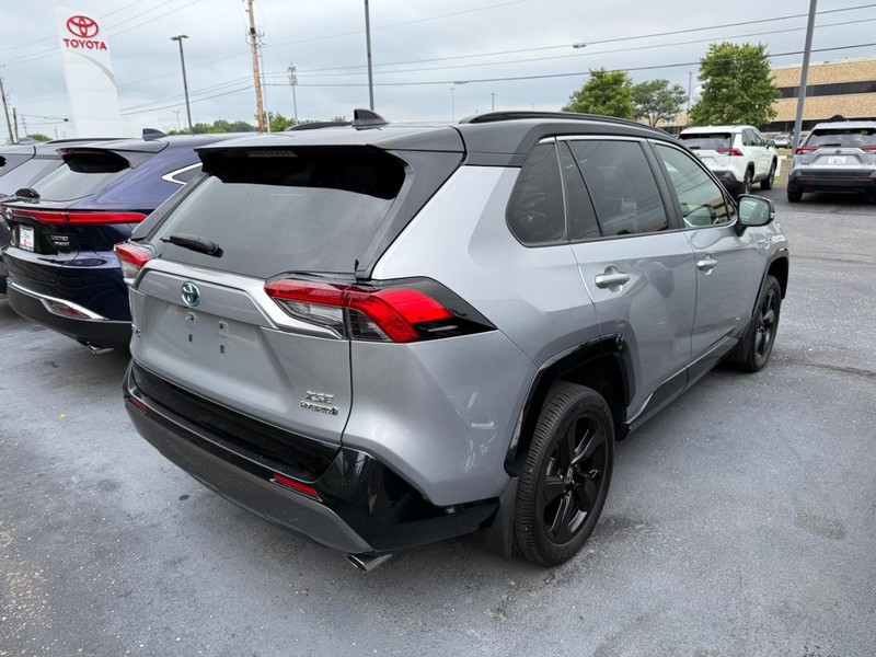 Toyota RAV4 Hybrid Vehicle Image 04
