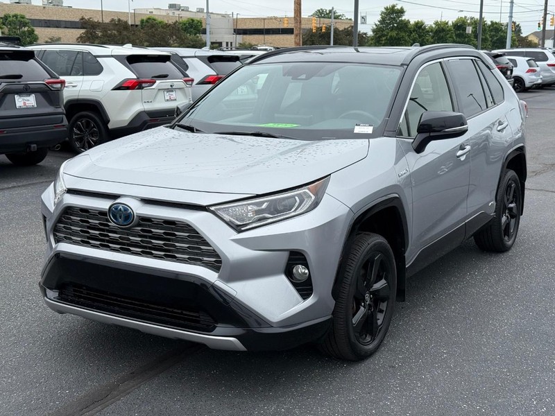 Toyota RAV4 Hybrid Vehicle Image 09
