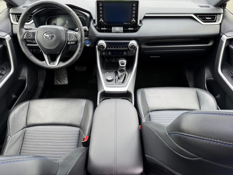 Toyota RAV4 Hybrid Vehicle Image 13