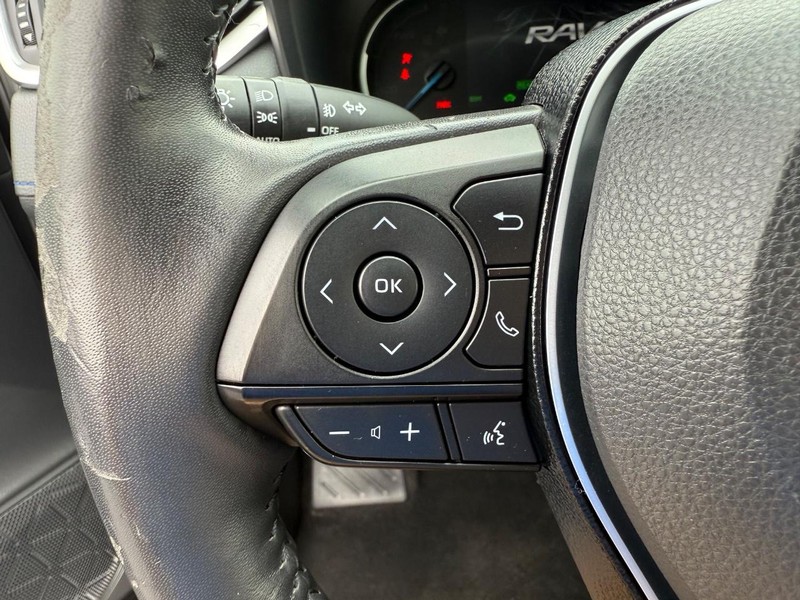 Toyota RAV4 Hybrid Vehicle Image 15