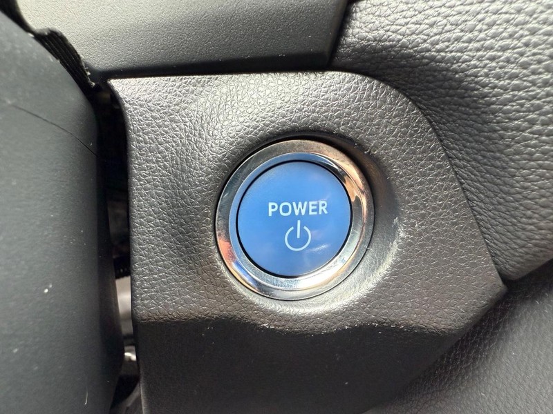 Toyota RAV4 Hybrid Vehicle Image 17