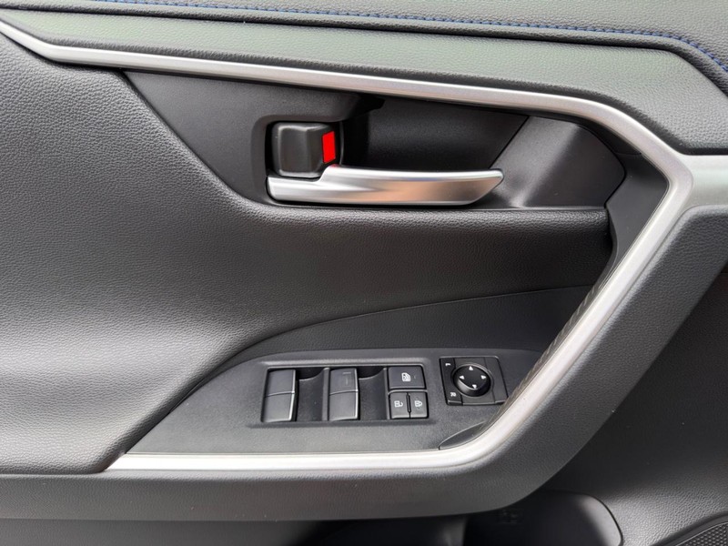Toyota RAV4 Hybrid Vehicle Image 27