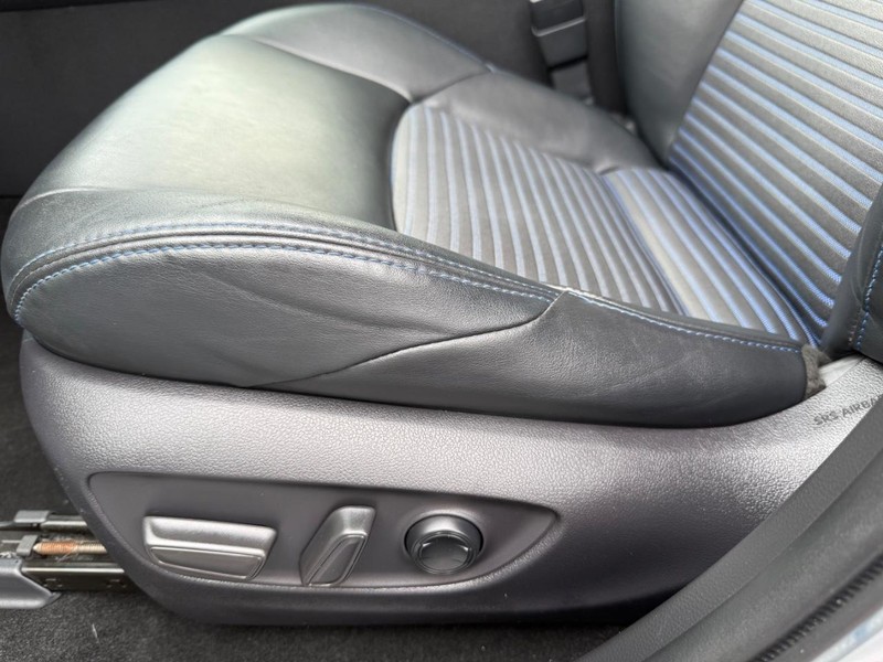 Toyota RAV4 Hybrid Vehicle Image 28