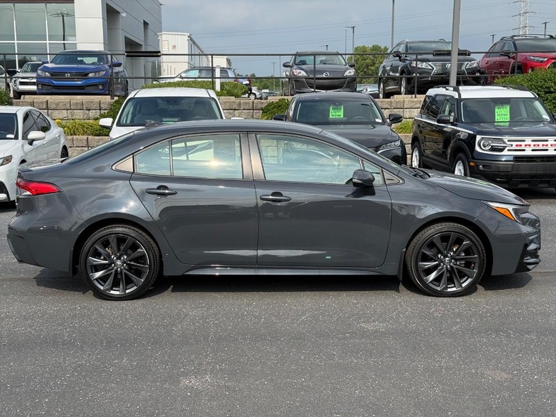 Toyota Corolla Hybrid Vehicle Image 02
