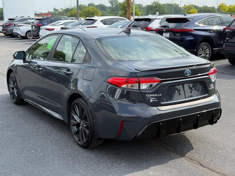Toyota Corolla Hybrid Vehicle Image 05