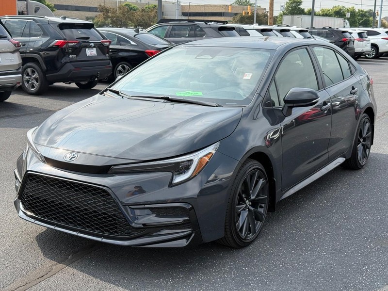 Toyota Corolla Hybrid Vehicle Image 08