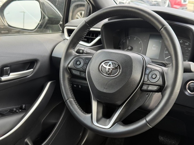 Toyota Corolla Hybrid Vehicle Image 12