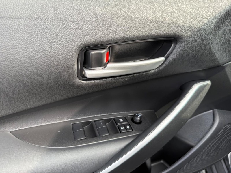 Toyota Corolla Hybrid Vehicle Image 23
