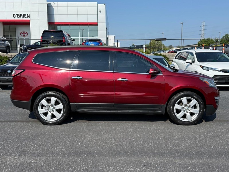 Chevrolet Traverse Vehicle Image 02