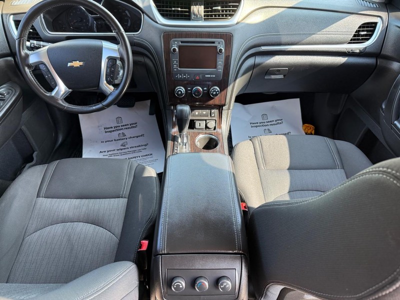 Chevrolet Traverse Vehicle Image 12