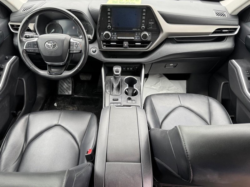 Toyota Highlander Vehicle Image 13