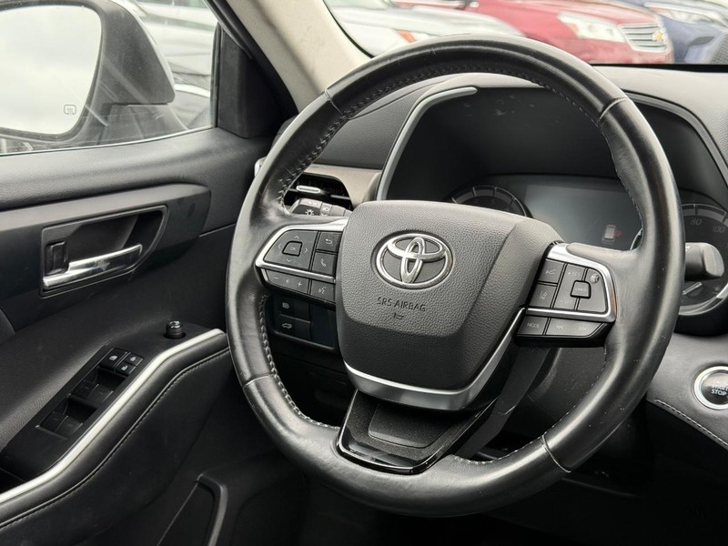 Toyota Highlander Vehicle Image 14