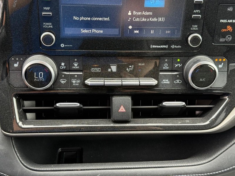 Toyota Highlander Vehicle Image 21