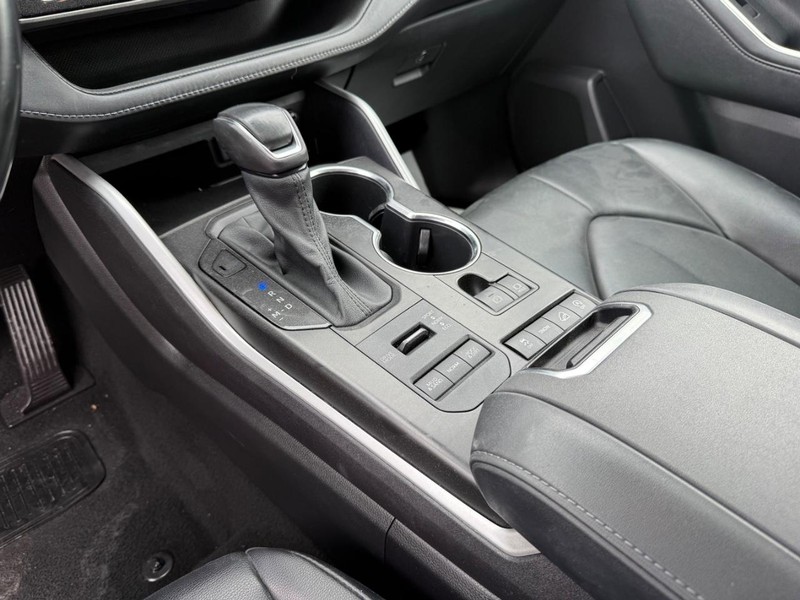 Toyota Highlander Vehicle Image 22