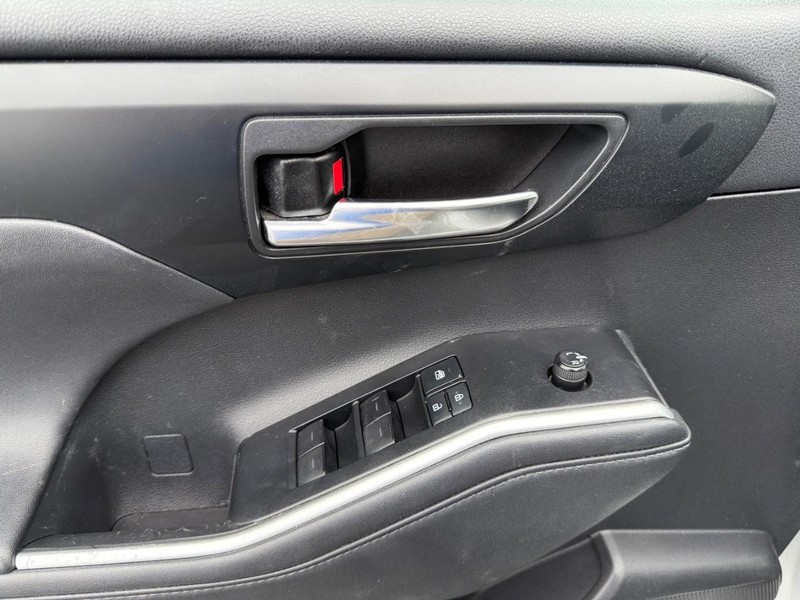 Toyota Highlander Vehicle Image 27