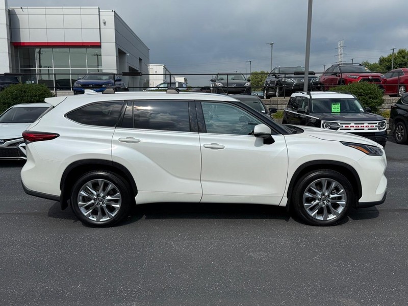 Toyota Highlander Vehicle Image 02