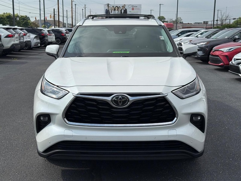 Toyota Highlander Vehicle Image 10