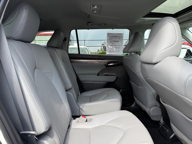 Toyota Highlander Vehicle Image 11
