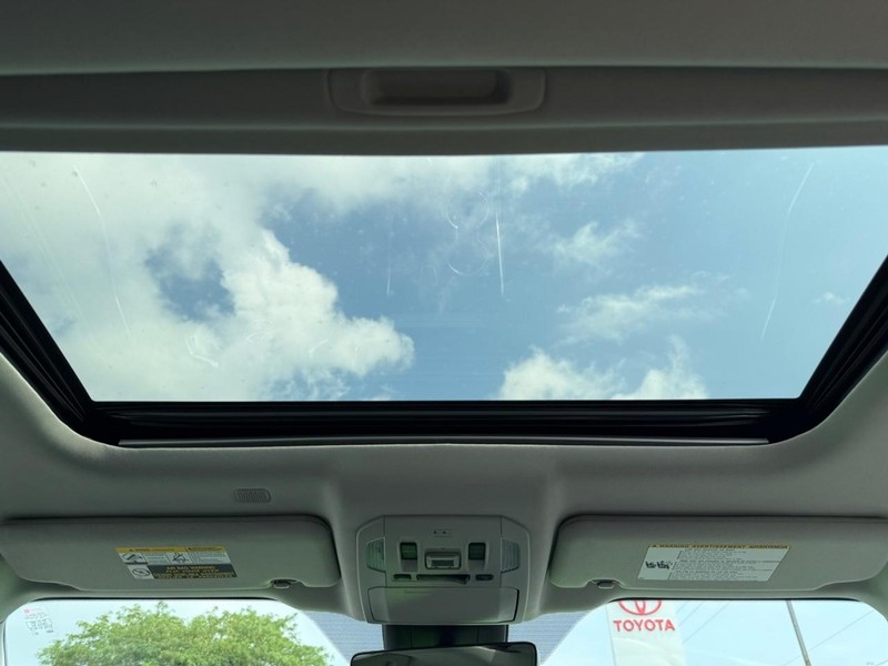 Toyota Highlander Vehicle Image 12