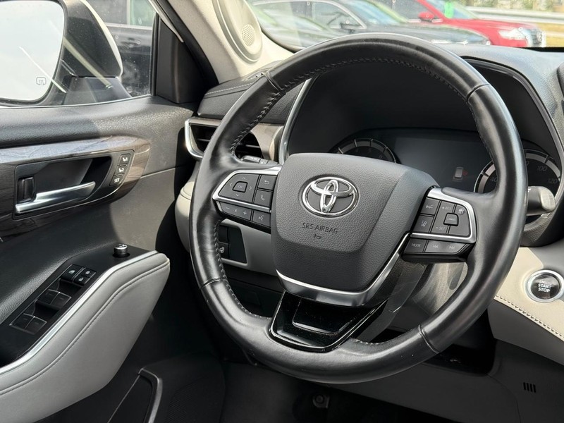 Toyota Highlander Vehicle Image 14