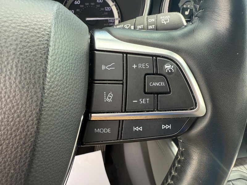 Toyota Highlander Vehicle Image 16