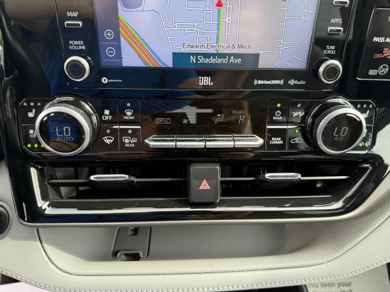 Toyota Highlander Vehicle Image 21