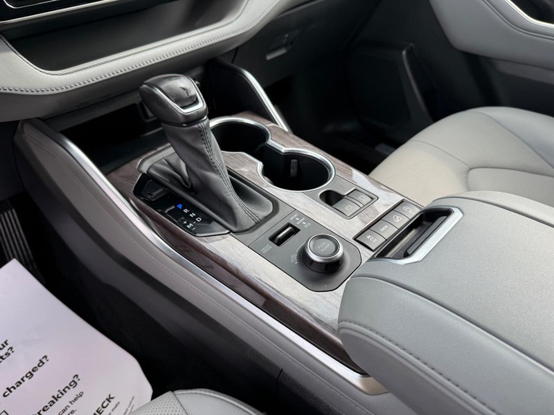Toyota Highlander Vehicle Image 22