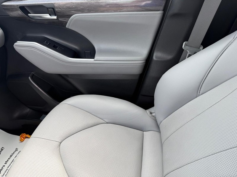 Toyota Highlander Vehicle Image 23