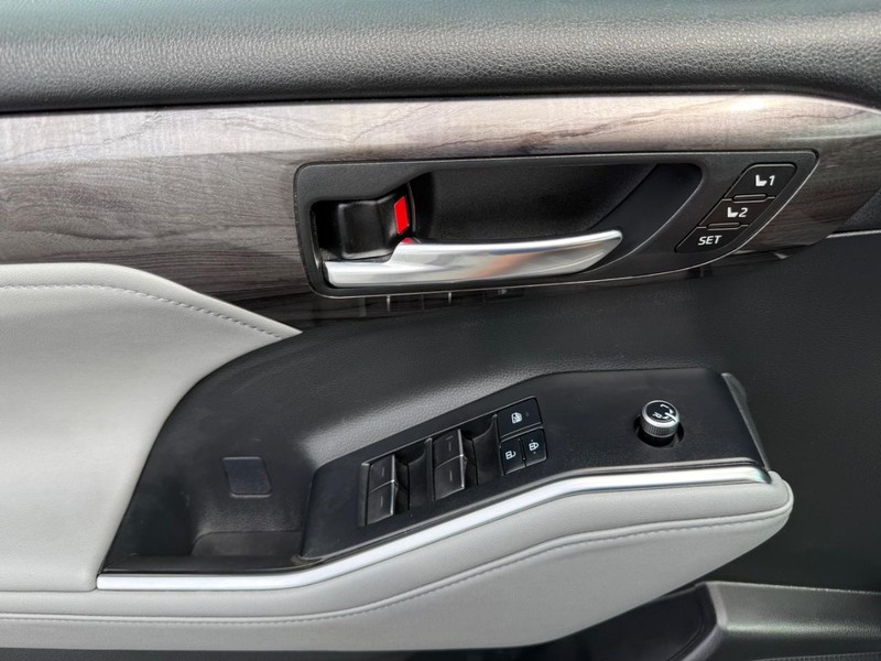 Toyota Highlander Vehicle Image 27