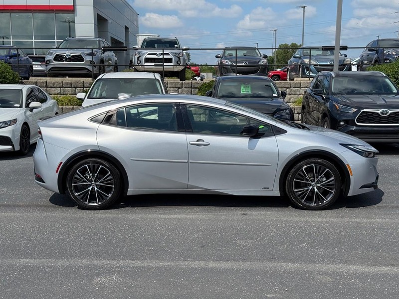 Toyota Prius Vehicle Image 02
