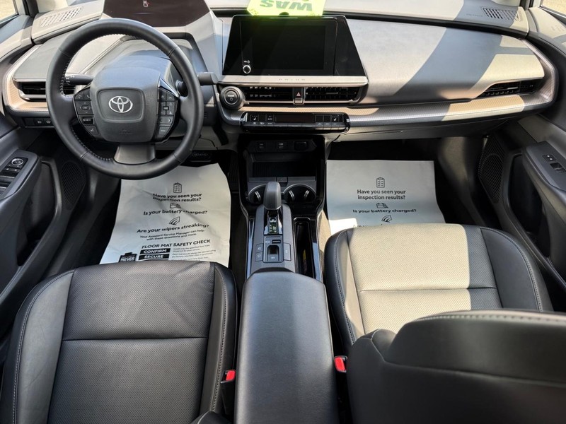 Toyota Prius Vehicle Image 11