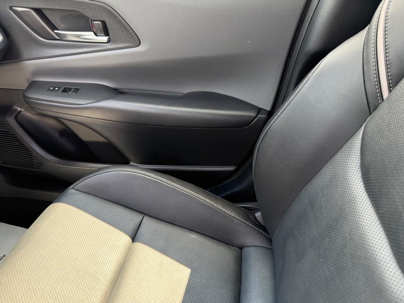 Toyota Prius Vehicle Image 21