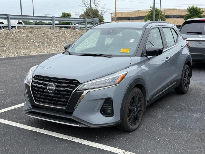 Nissan Kicks Vehicle Image 02