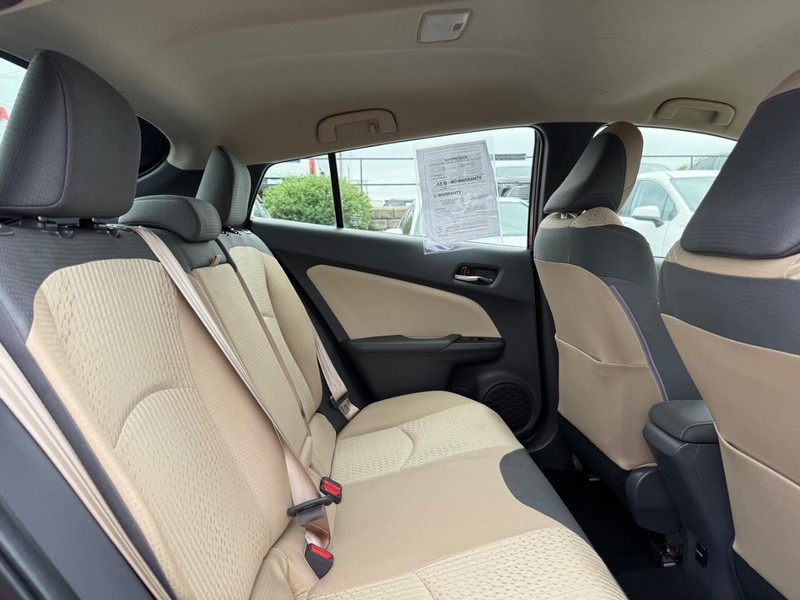 Toyota Prius Vehicle Image 10