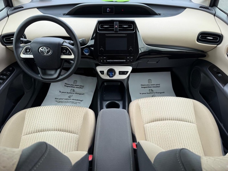 Toyota Prius Vehicle Image 11
