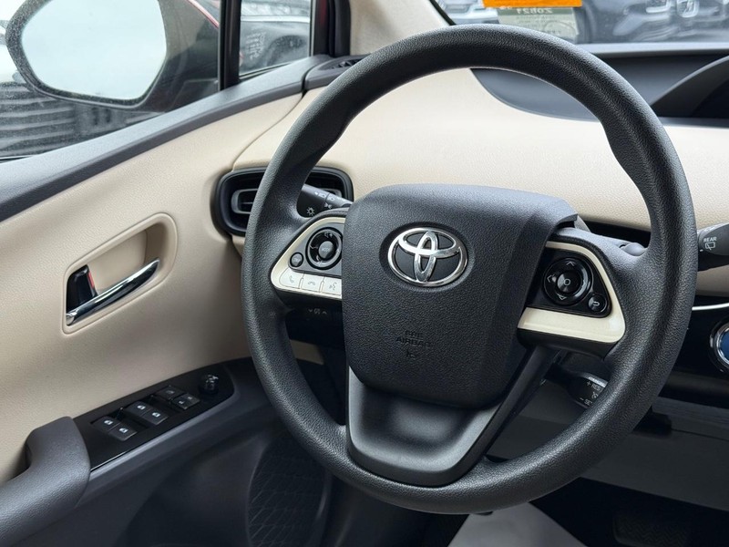 Toyota Prius Vehicle Image 12