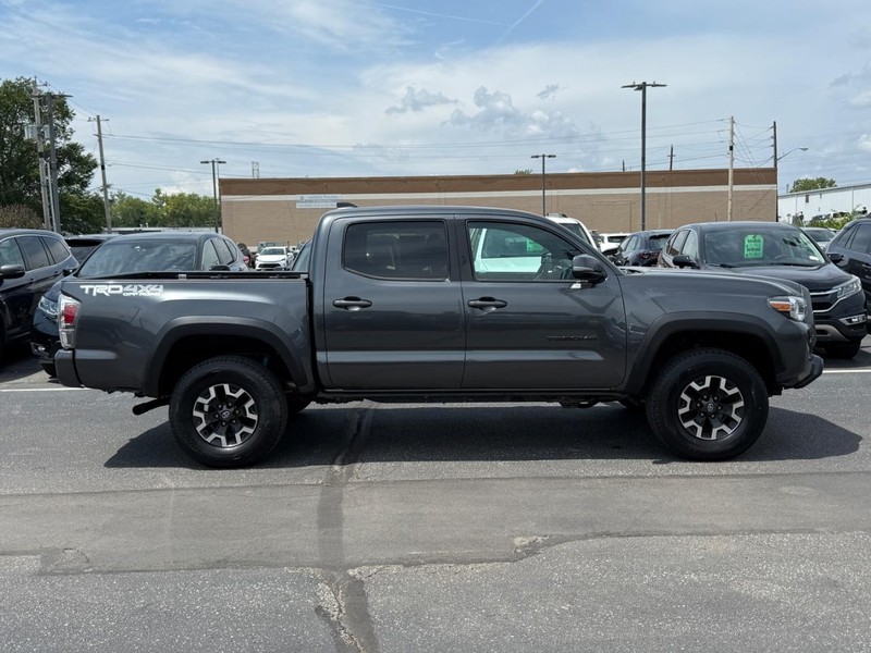 Toyota Tacoma 4WD Vehicle Image 02