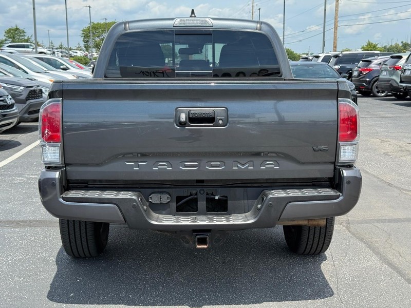Toyota Tacoma 4WD Vehicle Image 04