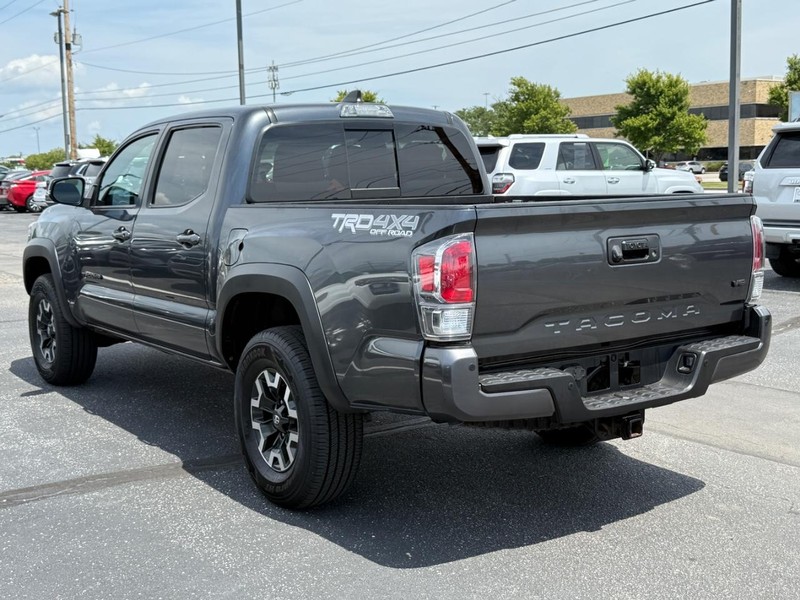 Toyota Tacoma 4WD Vehicle Image 05