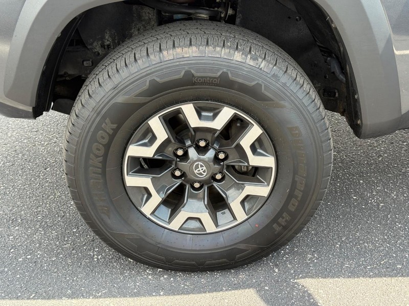 Toyota Tacoma 4WD Vehicle Image 07