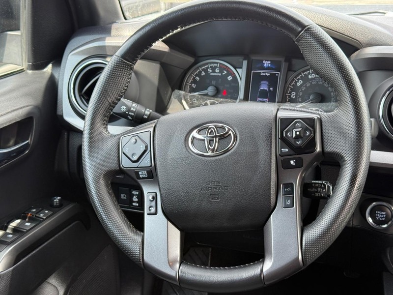 Toyota Tacoma 4WD Vehicle Image 12
