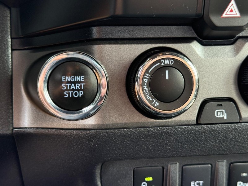 Toyota Tacoma 4WD Vehicle Image 17